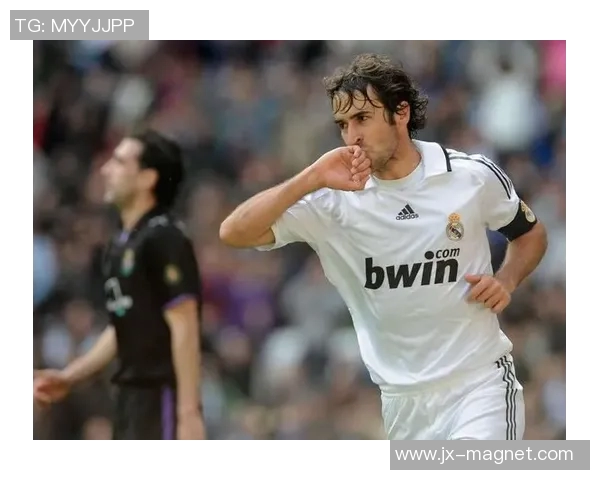 足球明星李振荣的传奇之路与辉煌成就揭秘